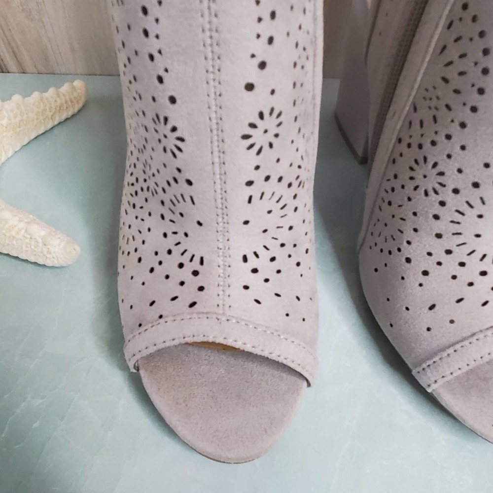 NEW Grey Vegan Suede Peep Toe Chunky Heels - Picture 4 of 10